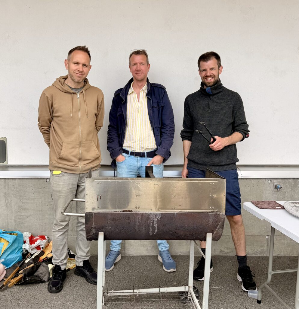 Våre frivillige grillmestere – tusen takk til pappaene som hjalp! 
